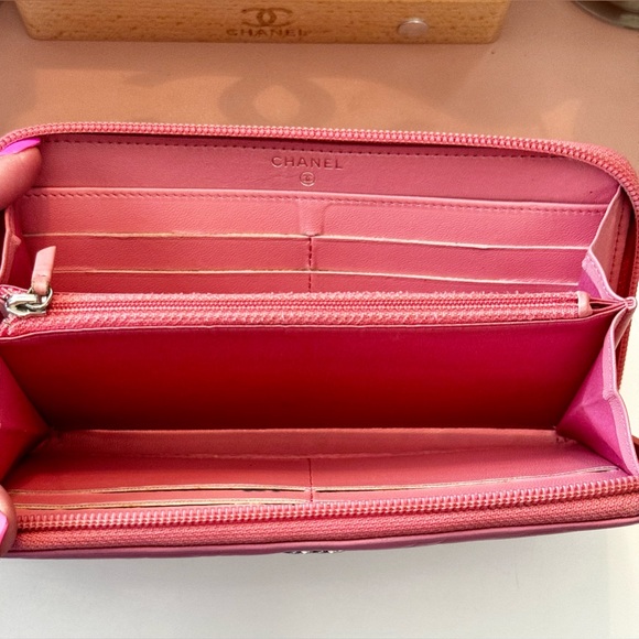 Pink Chanel Camellia Flower Zippy Wallet - Picture 5 of 16